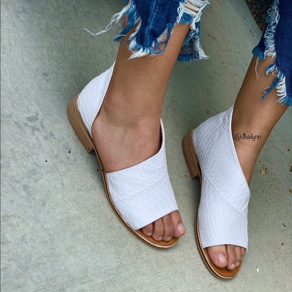 💫2XHP💫Snake texture side cut peep toe bootie - Picture 3 of 5